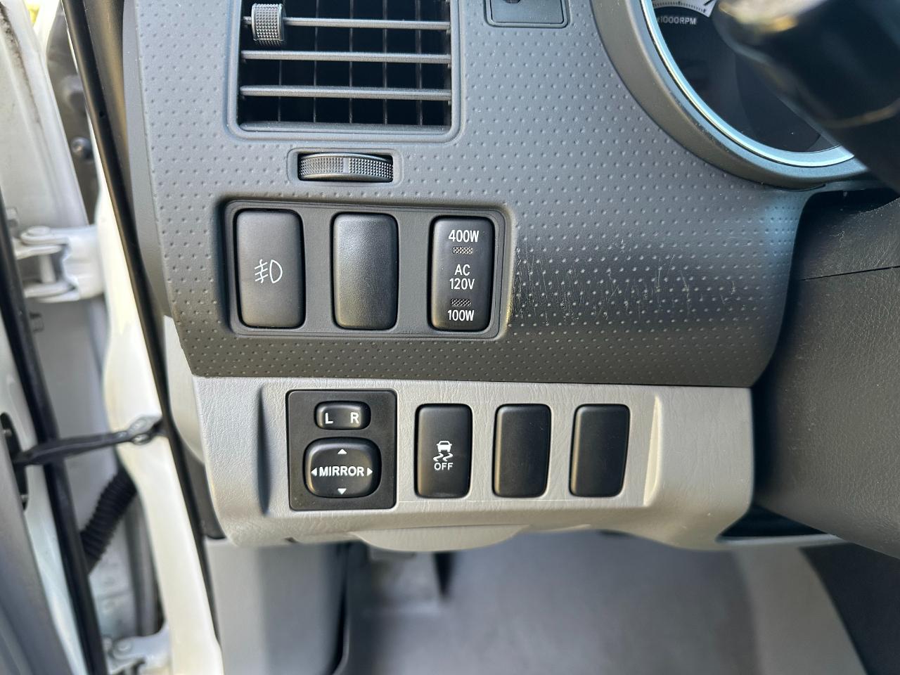 Toyota Tacoma 2WD Double Cab V6 AT PreRunner (Natl) 2012