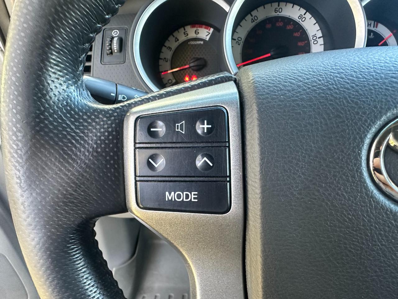 Toyota Tacoma 2WD Double Cab V6 AT PreRunner (Natl) 2012