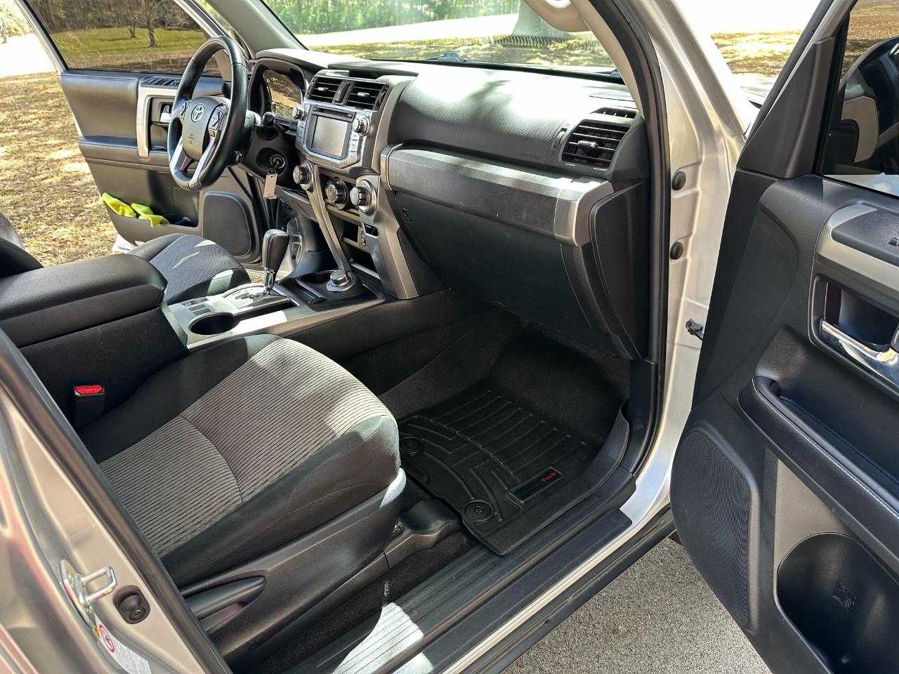 Toyota 4Runner SR5 4WD (Natl) 2019