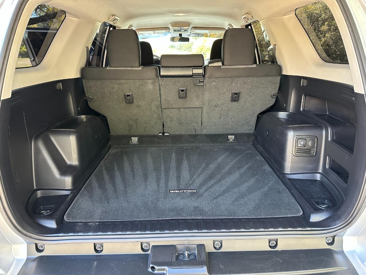 Toyota 4Runner SR5 4WD (Natl) 2019