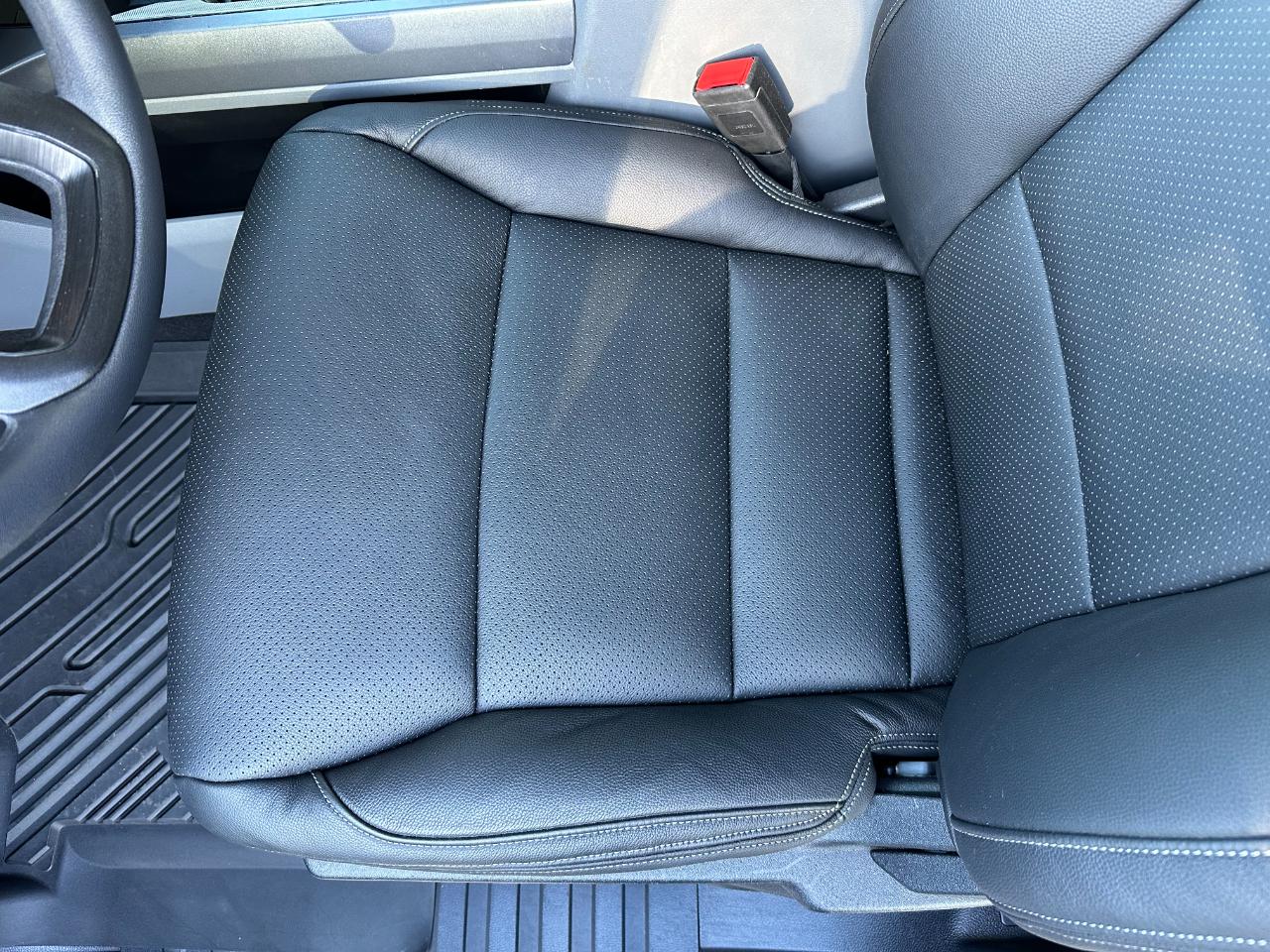 Ford Super Duty F-250 SRW XLT 4WD Crew Cab 6.75' Box 2024