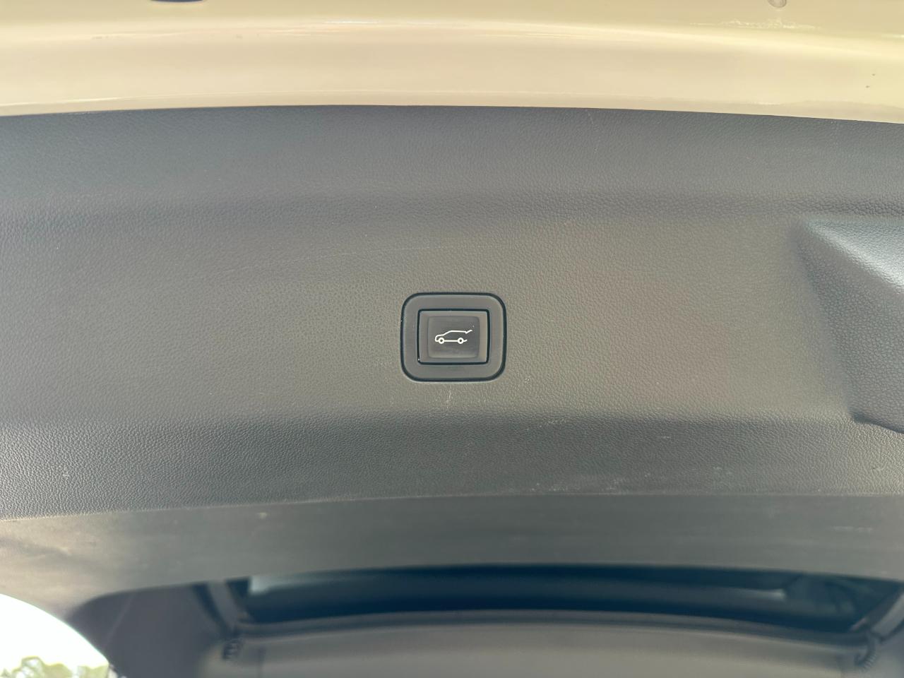 Chevrolet Suburban 2WD 4dr High Country 2021