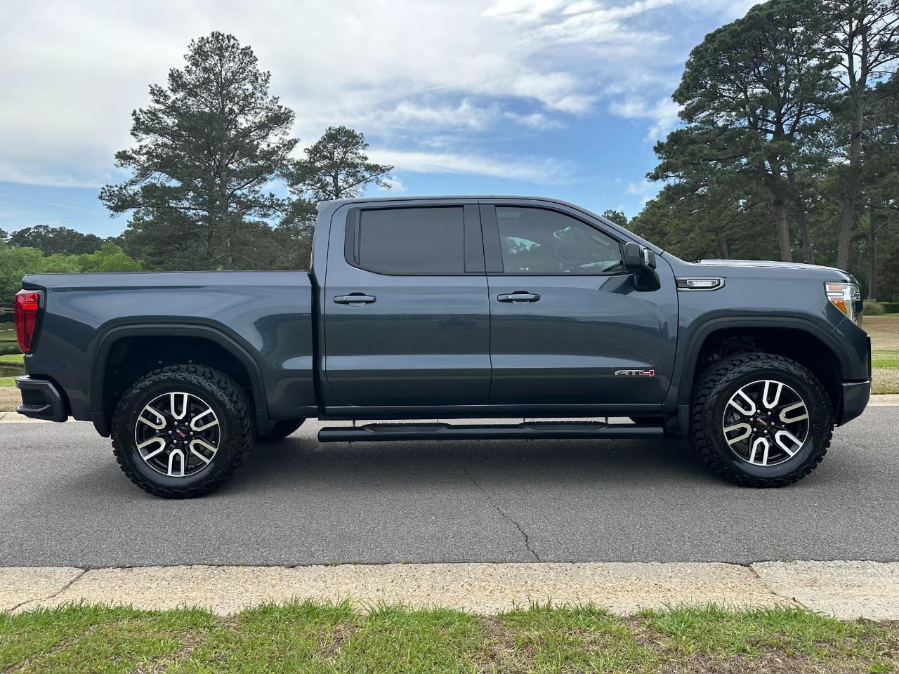 GMC Sierra 1500 4WD Crew Cab 147" AT4 2021