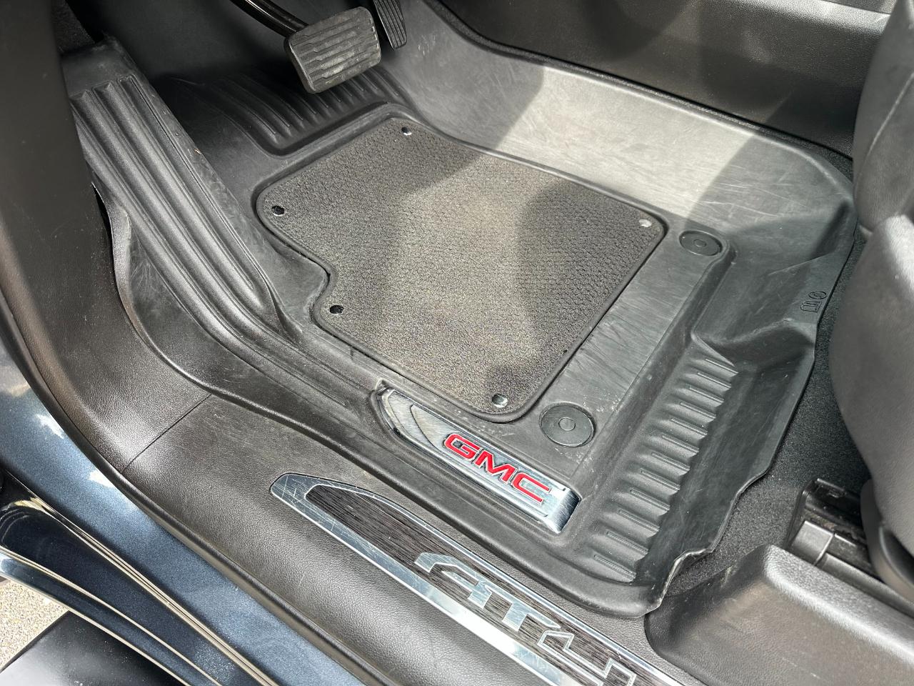 GMC Sierra 1500 4WD Crew Cab 147" AT4 2021