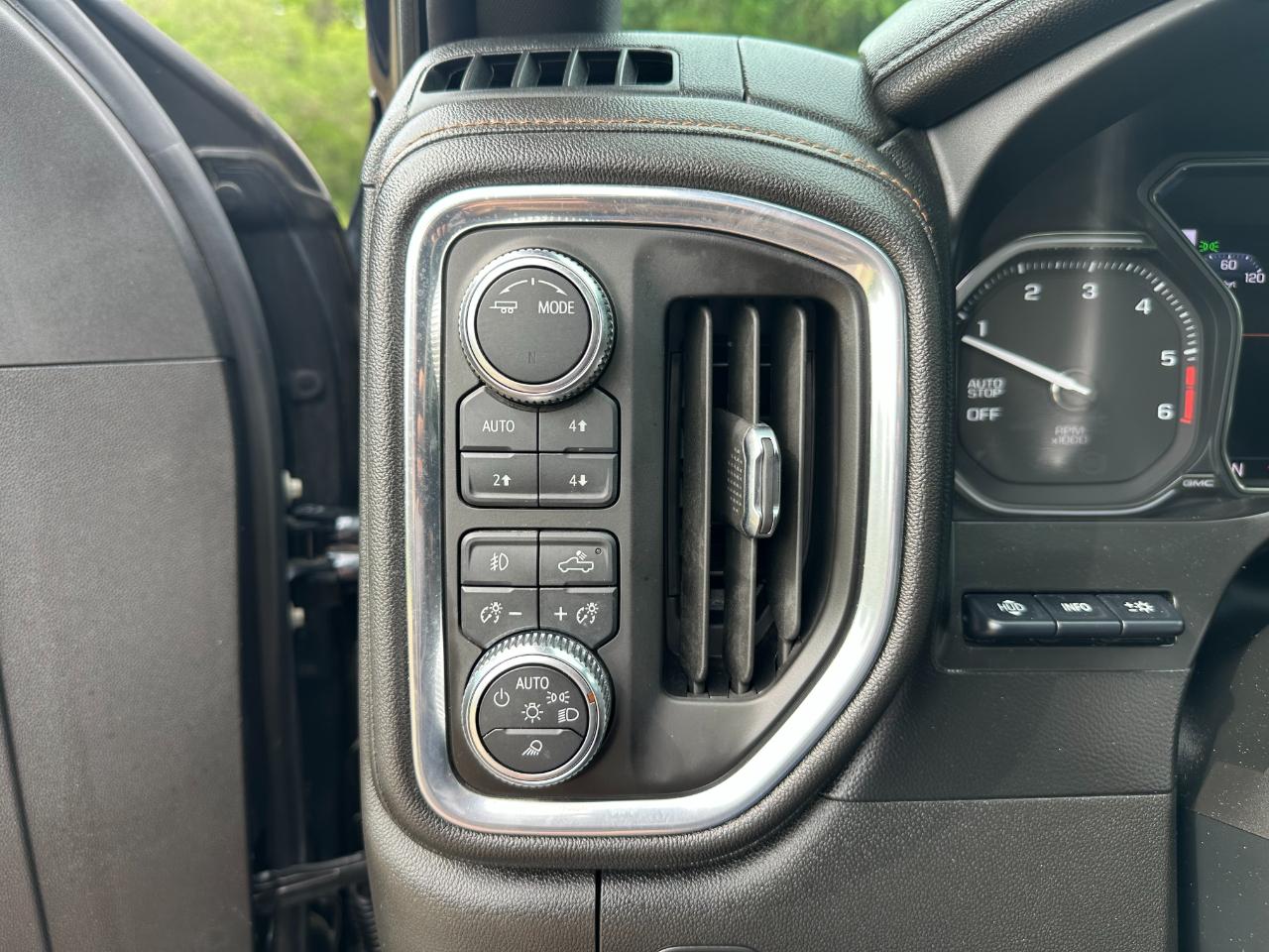 GMC Sierra 1500 4WD Crew Cab 147" AT4 2021