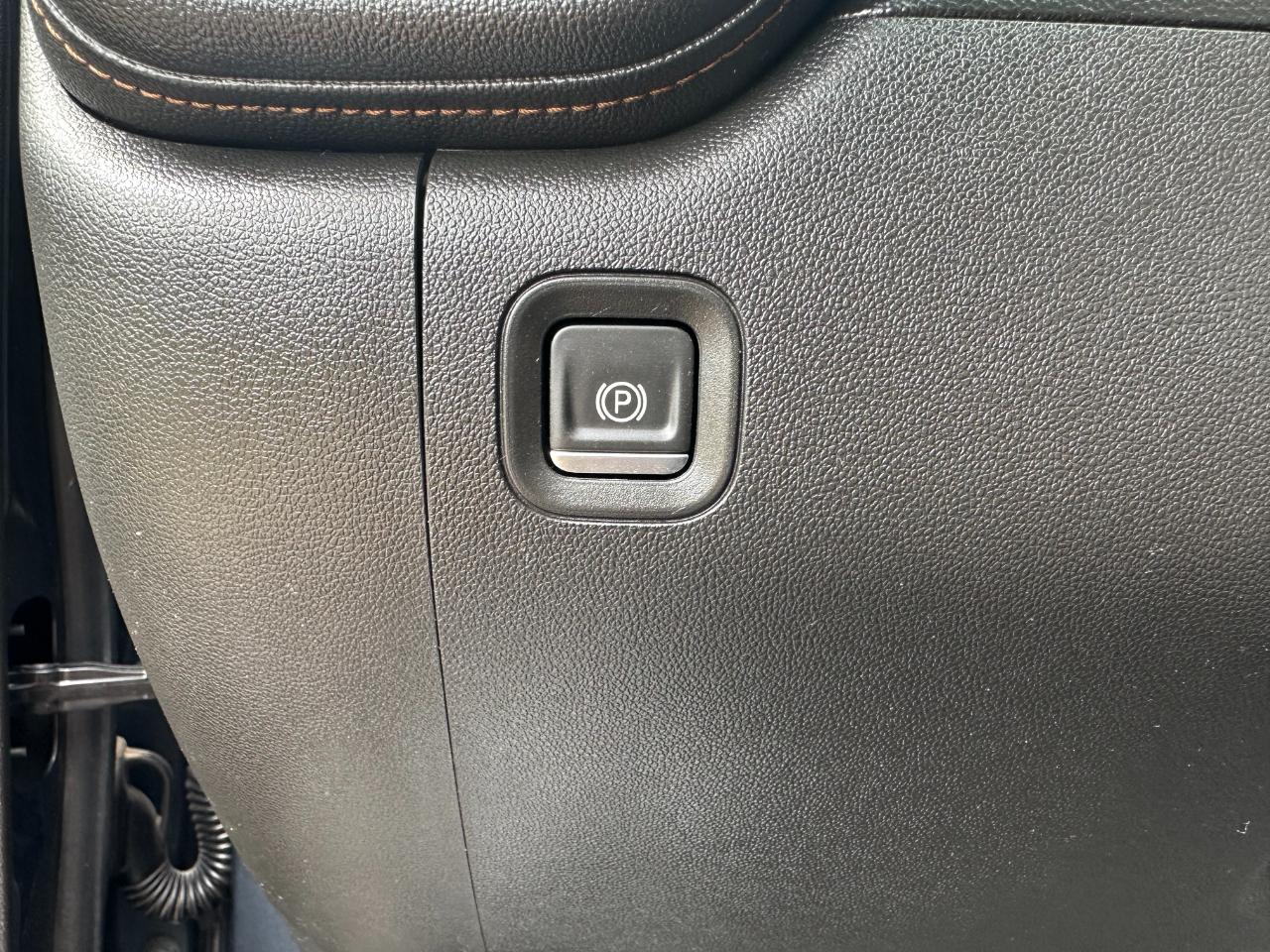 GMC Sierra 1500 4WD Crew Cab 147" AT4 2021