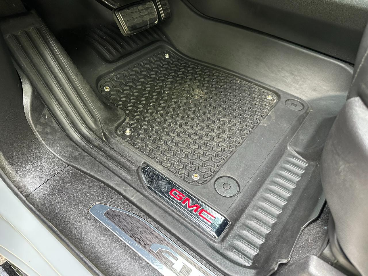 GMC Sierra 2500HD 4WD Crew Cab 159" AT4 2024