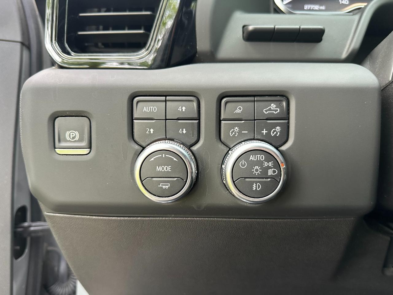 GMC Sierra 2500HD 4WD Crew Cab 159" AT4 2024