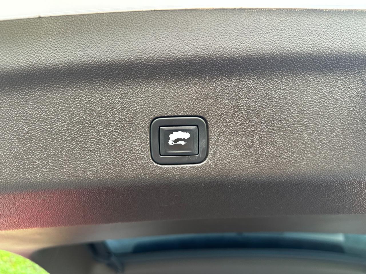 Cadillac Escalade ESV 2WD 4dr Sport 2021