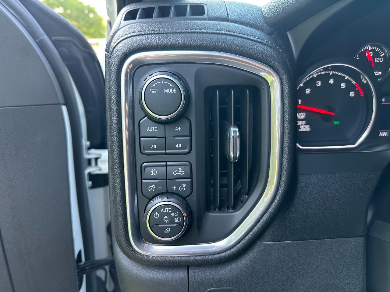 Chevrolet Silverado 1500 4WD Crew Cab 147" LT Trail Boss 2021