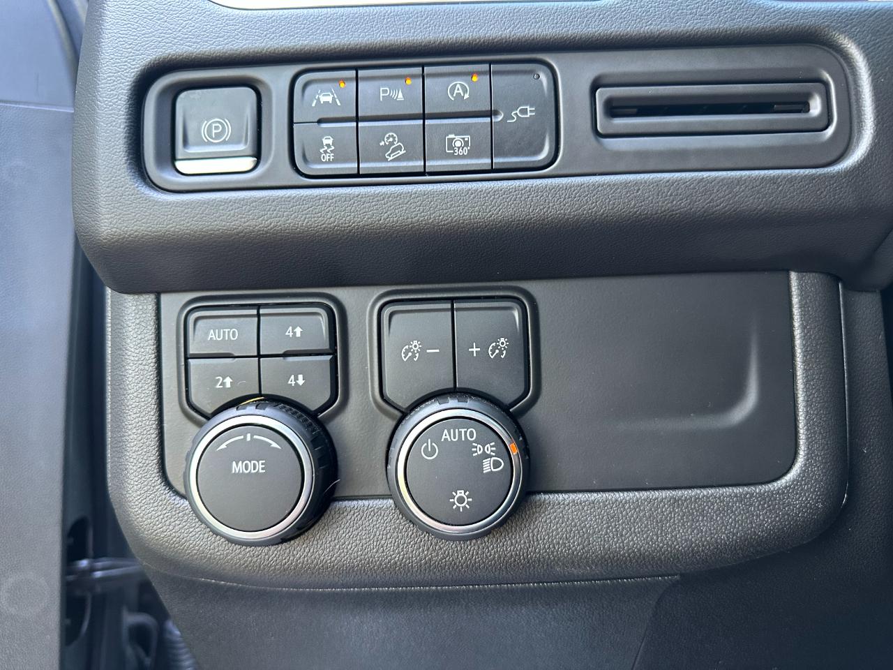 Chevrolet Suburban 4WD 4dr Z71 2022