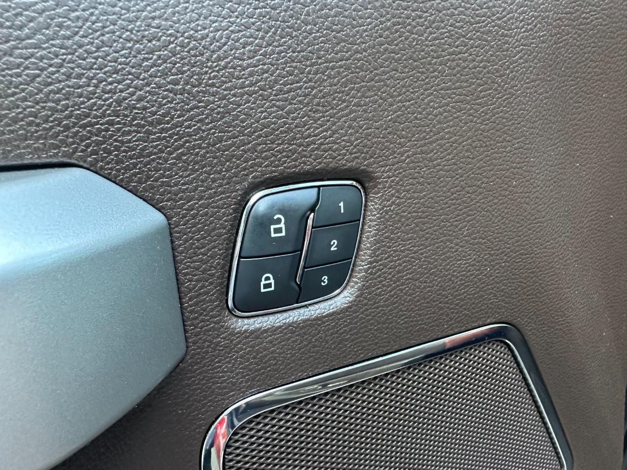 Ford Super Duty F-350 DRW King Ranch 4WD Crew Cab 8' Box 2019