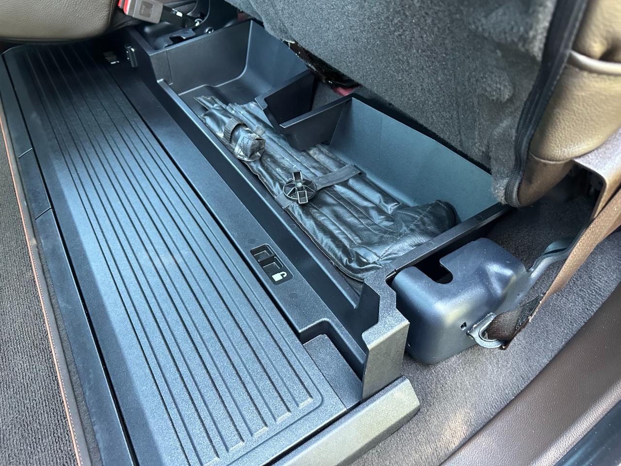 Ford Super Duty F-350 DRW King Ranch 4WD Crew Cab 8' Box 2019