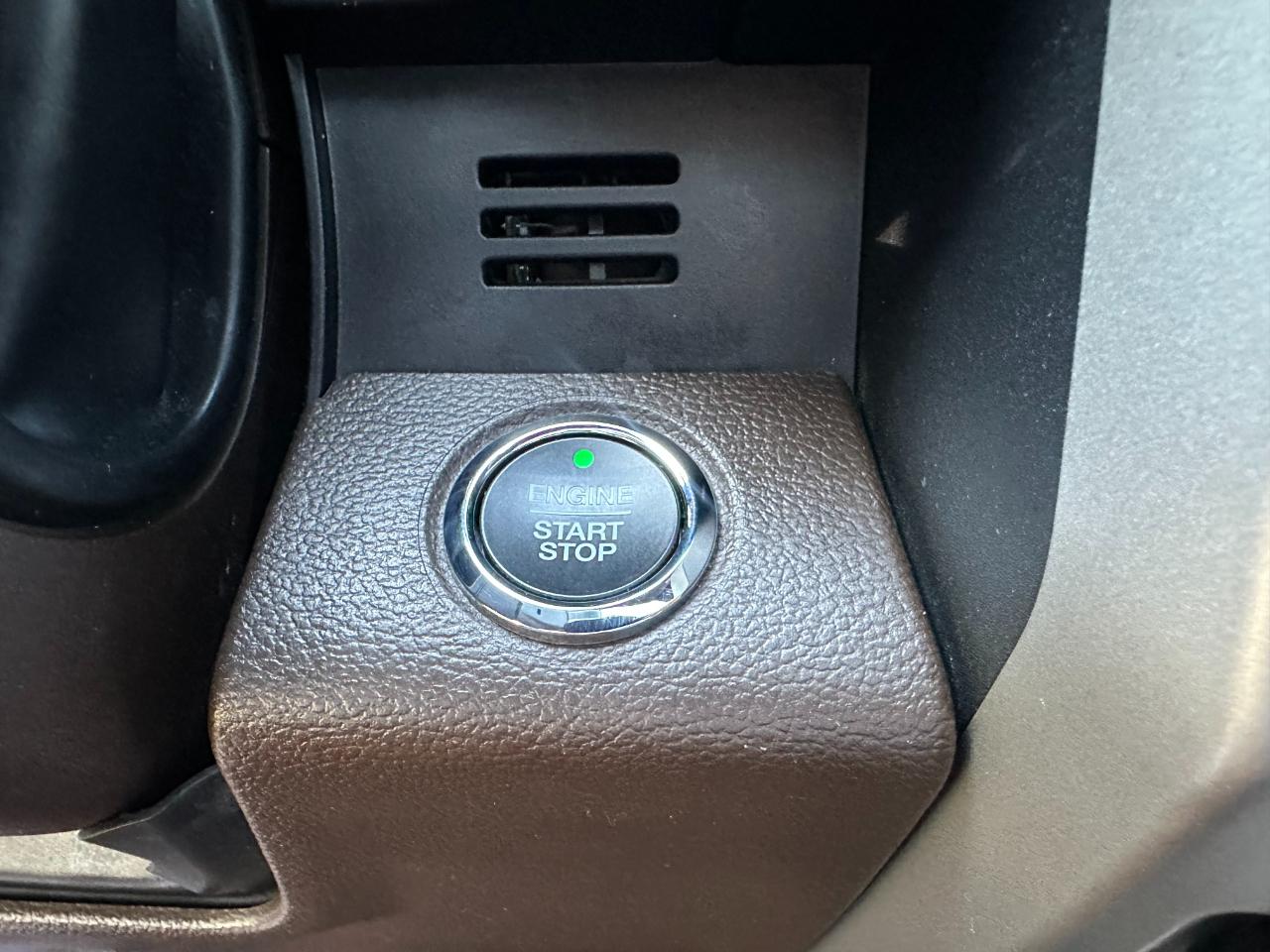 Ford Super Duty F-350 DRW King Ranch 4WD Crew Cab 8' Box 2019