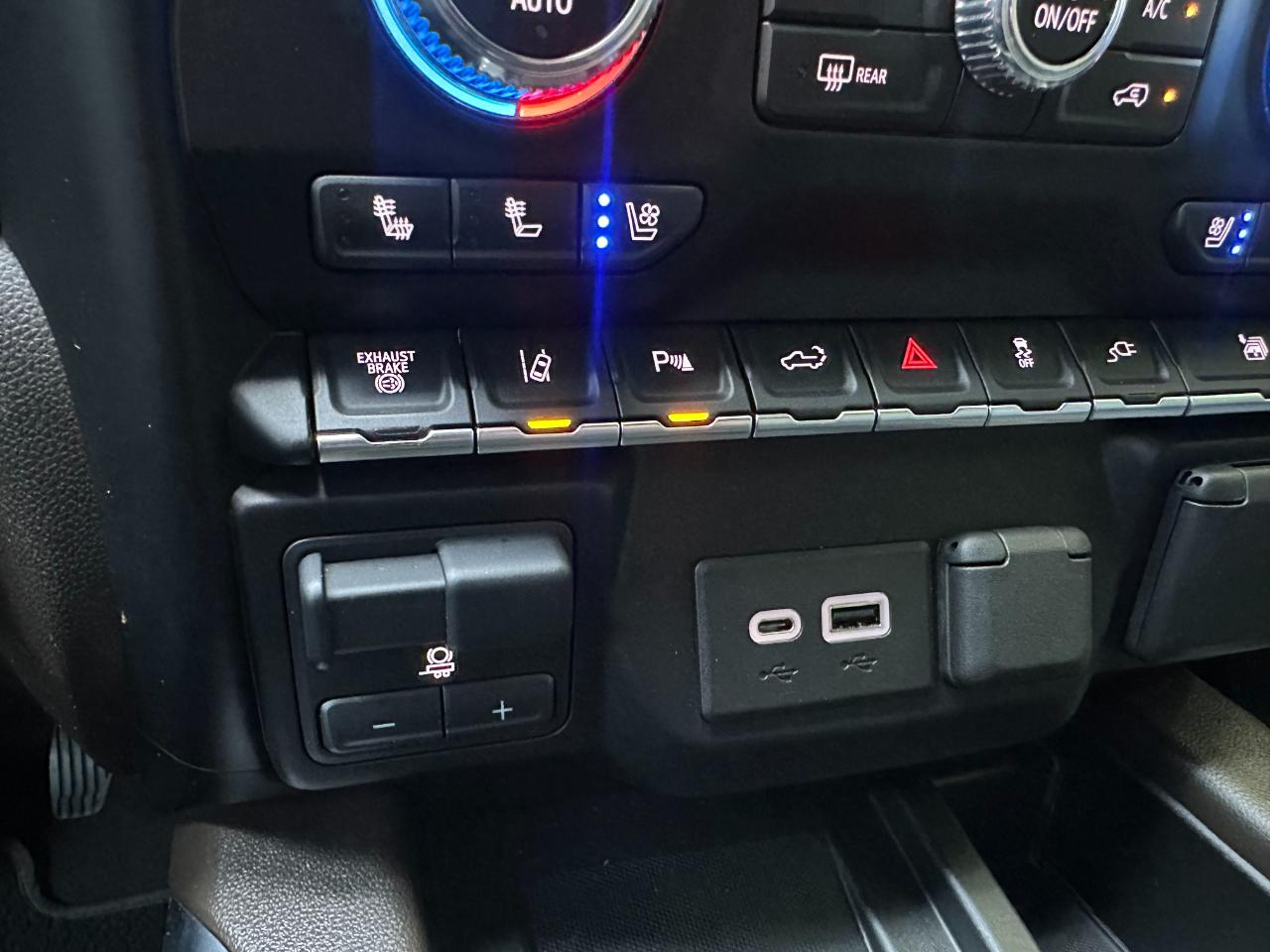 GMC Sierra 3500HD 4WD Crew Cab 172" Denali 2022