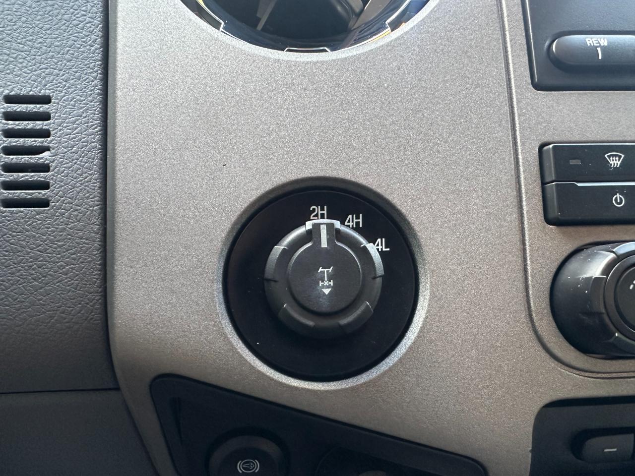 Ford Super Duty F-250 SRW 4WD Crew Cab 156" XLT 2016