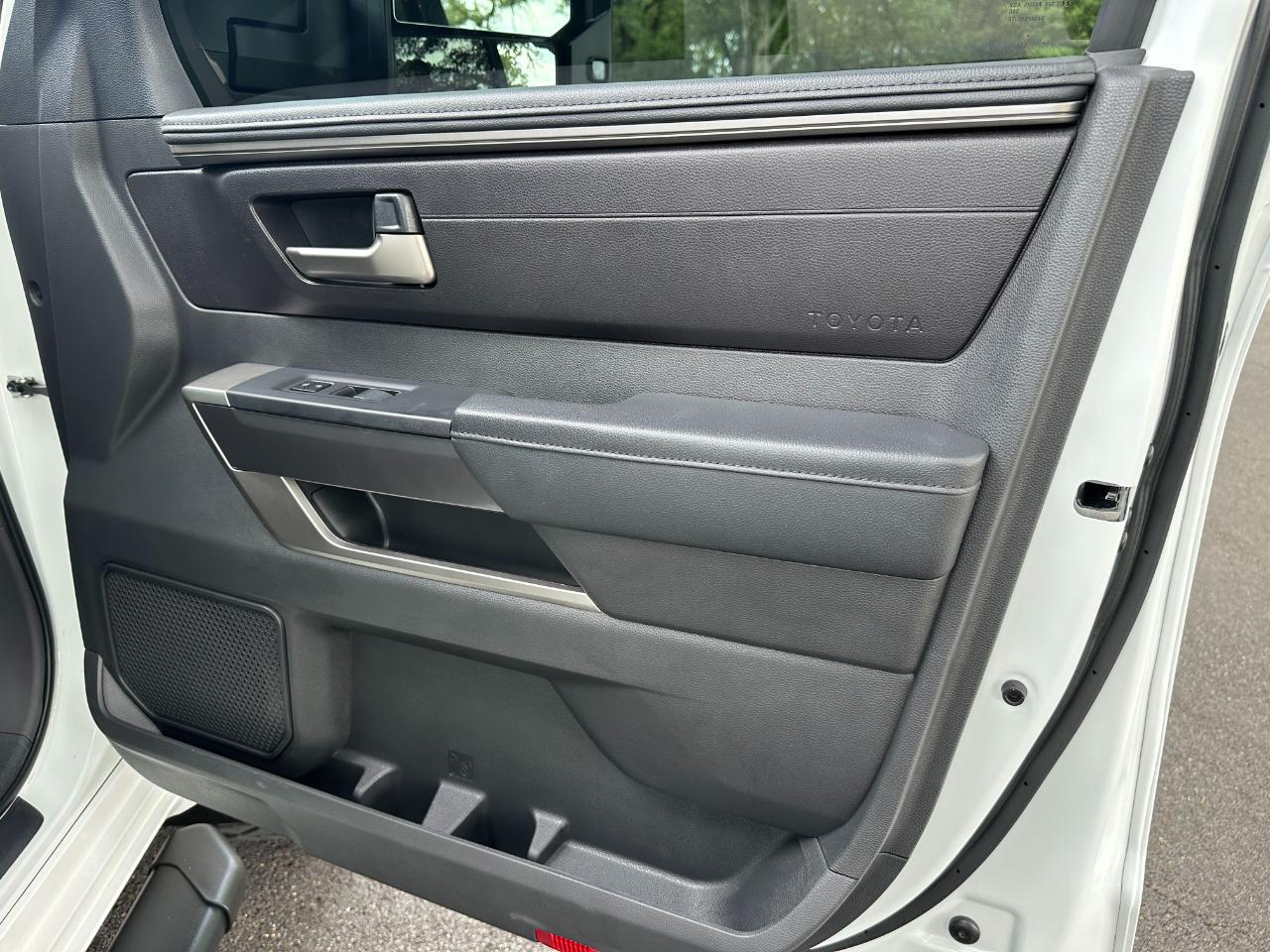 Toyota Tundra 4WD SR5 CrewMax 5.5' Bed (Natl) 2024