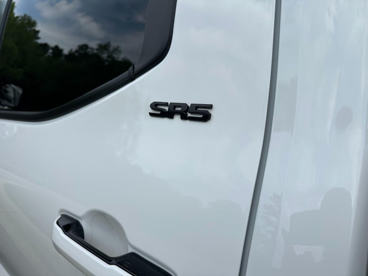 Toyota Tundra 4WD SR5 CrewMax 5.5' Bed (Natl) 2024