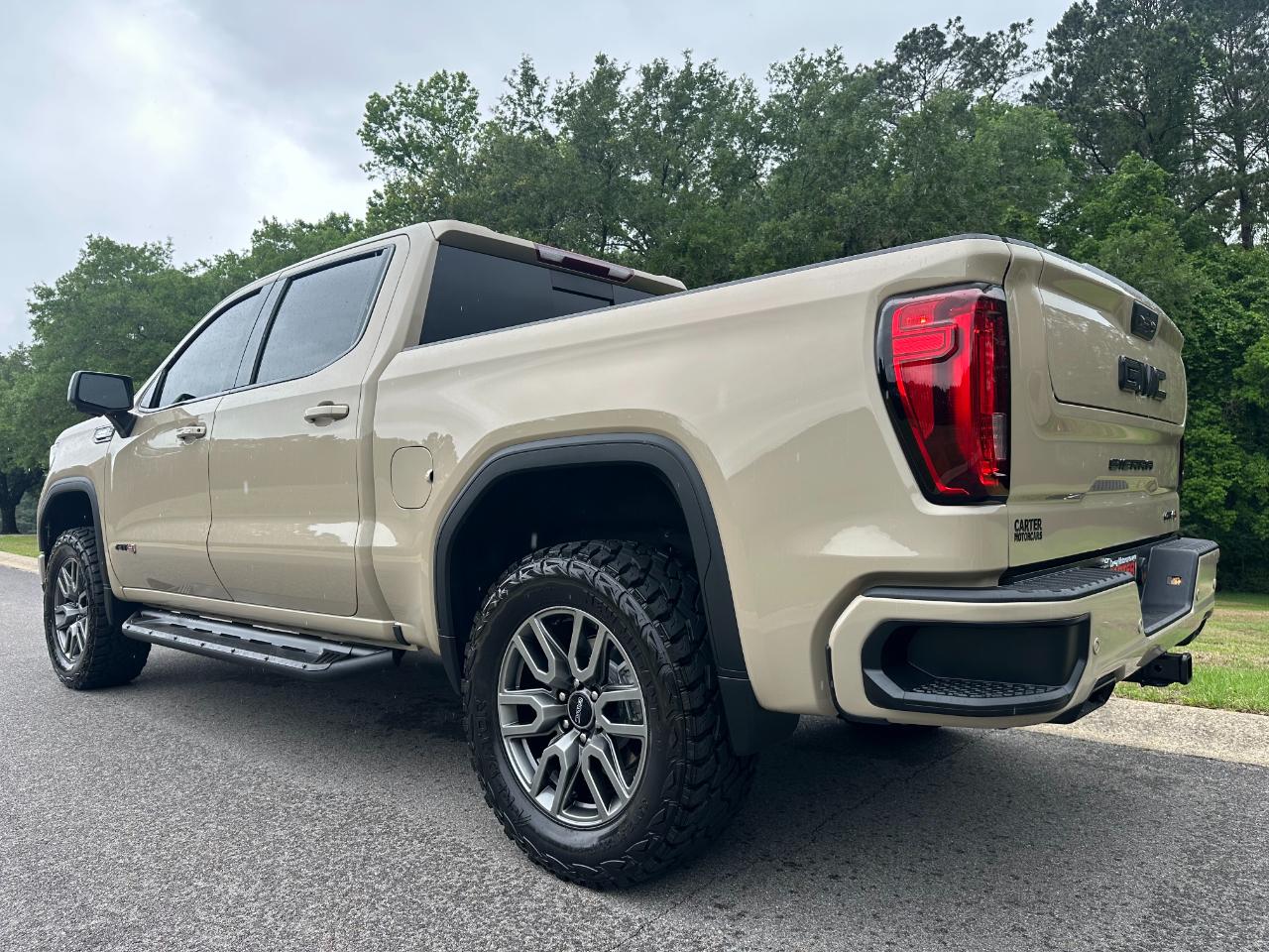 GMC Sierra 1500 4WD Crew Cab 147" AT4 2023