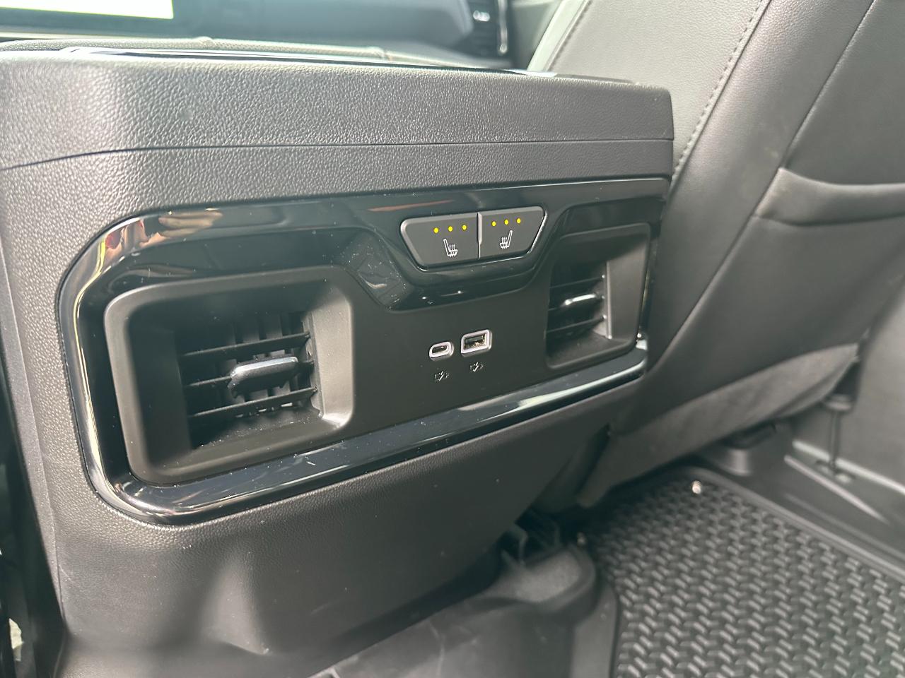 GMC Sierra 1500 4WD Crew Cab 147" AT4 2023