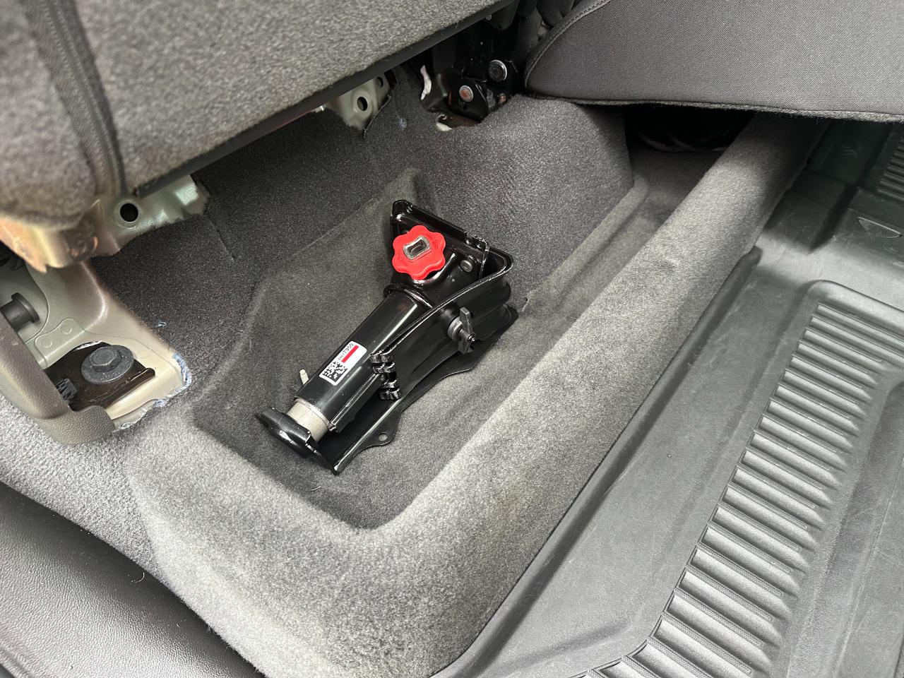 GMC Sierra 1500 4WD Crew Cab 147" AT4 2023