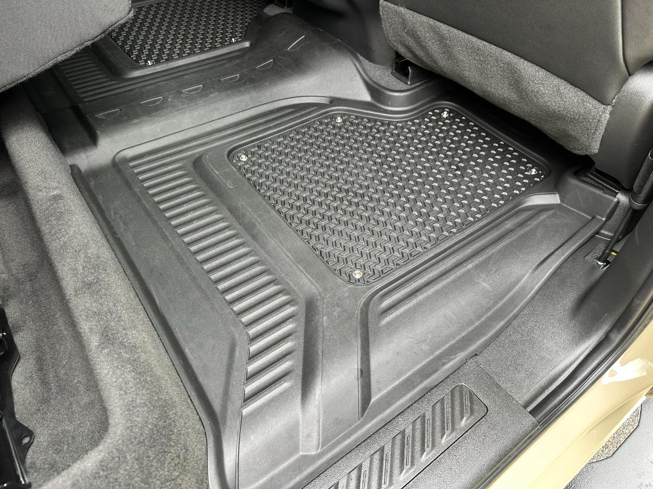 GMC Sierra 1500 4WD Crew Cab 147" AT4 2023