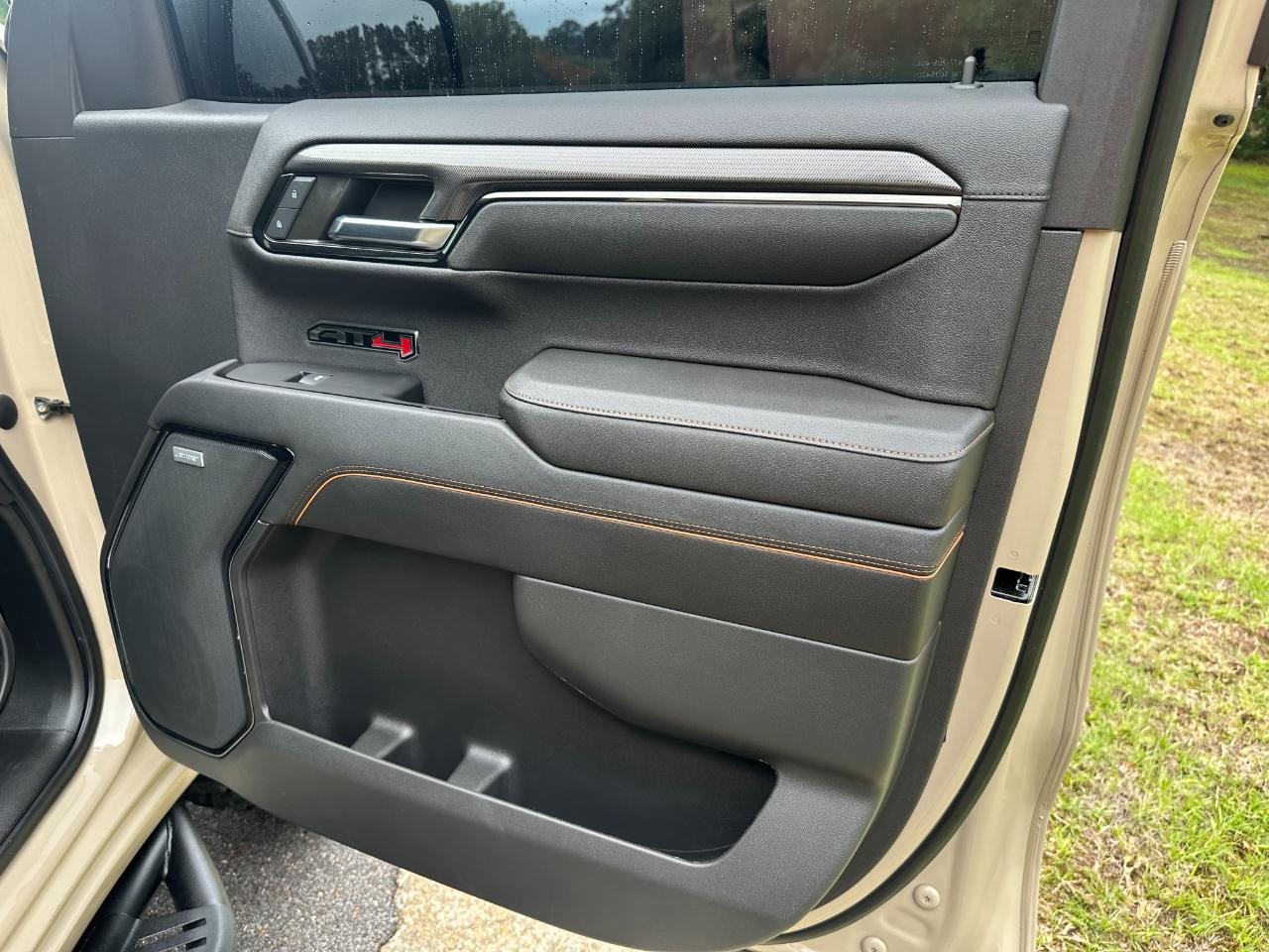 GMC Sierra 1500 4WD Crew Cab 147" AT4 2023