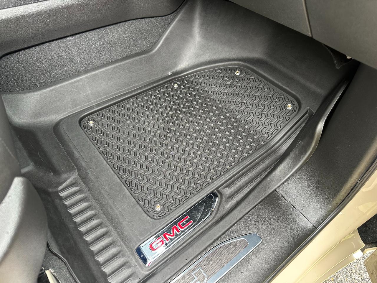 GMC Sierra 1500 4WD Crew Cab 147" AT4 2023