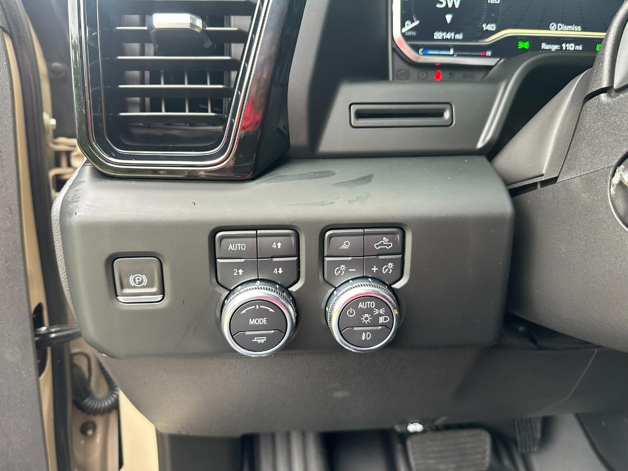 GMC Sierra 1500 4WD Crew Cab 147" AT4 2023