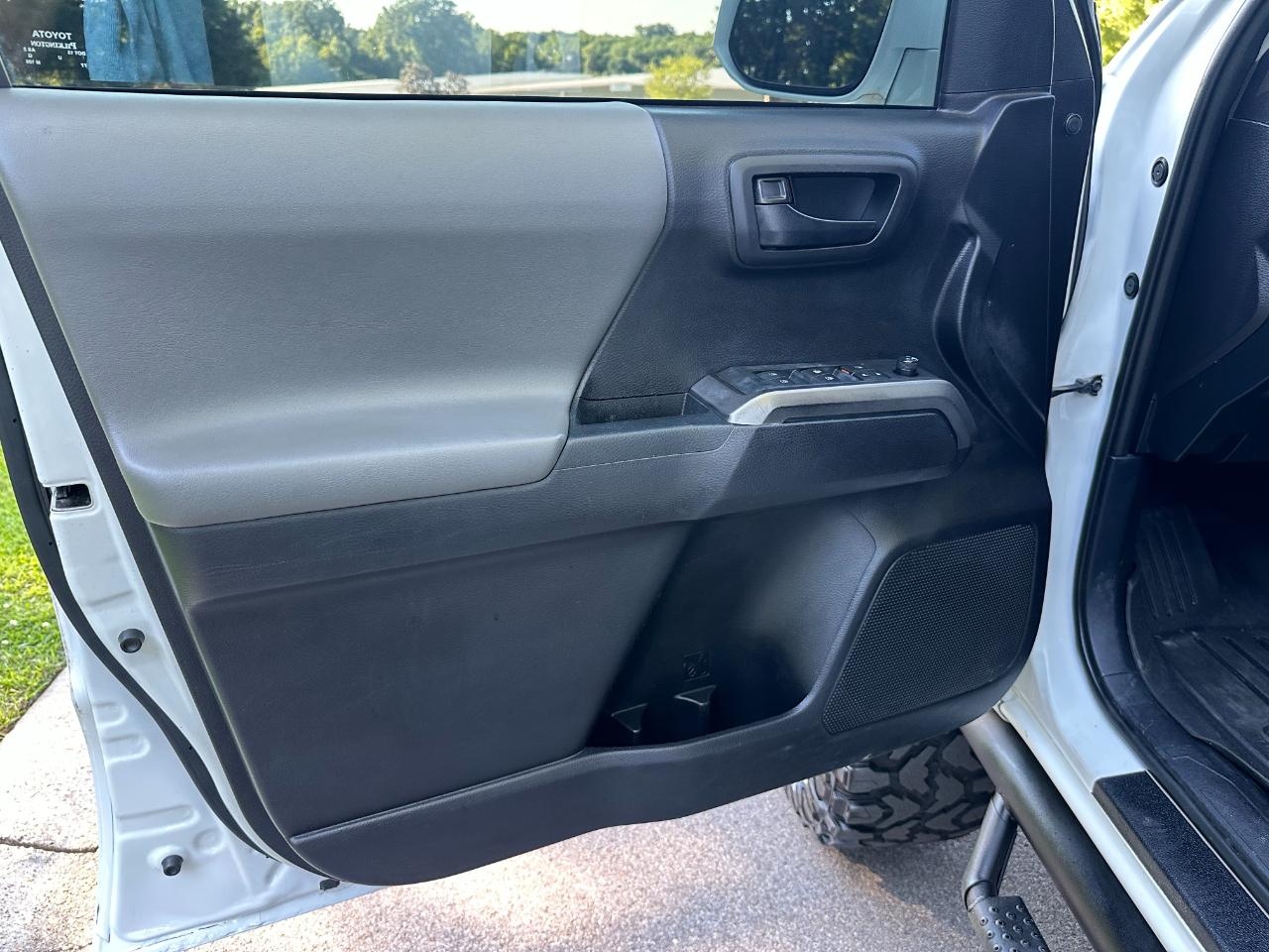 Toyota Tacoma 4WD SR5 Double Cab 5' Bed V6 AT (Natl) 2021