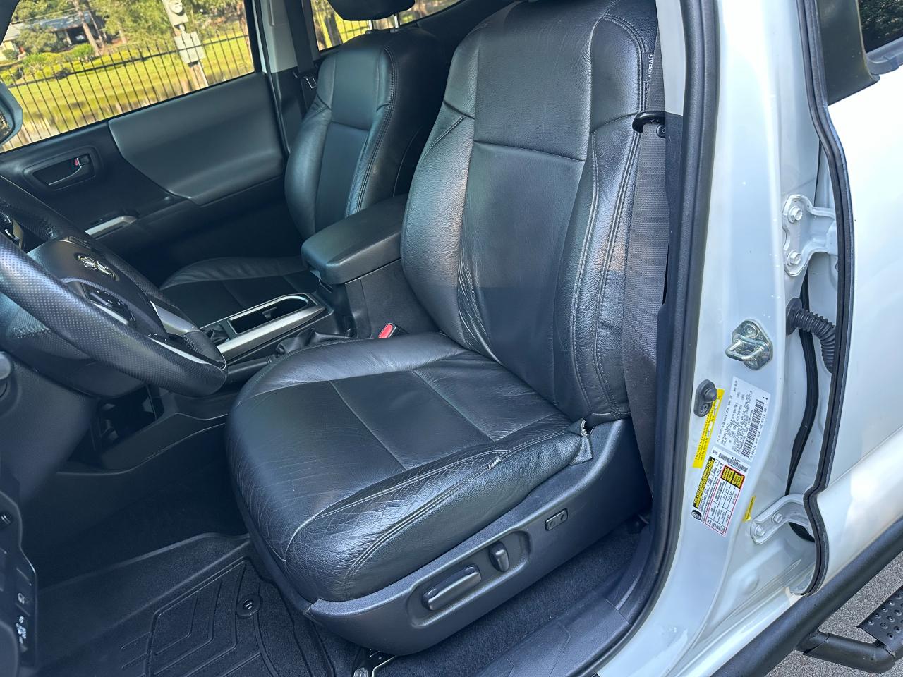Toyota Tacoma 4WD SR5 Double Cab 5' Bed V6 AT (Natl) 2021