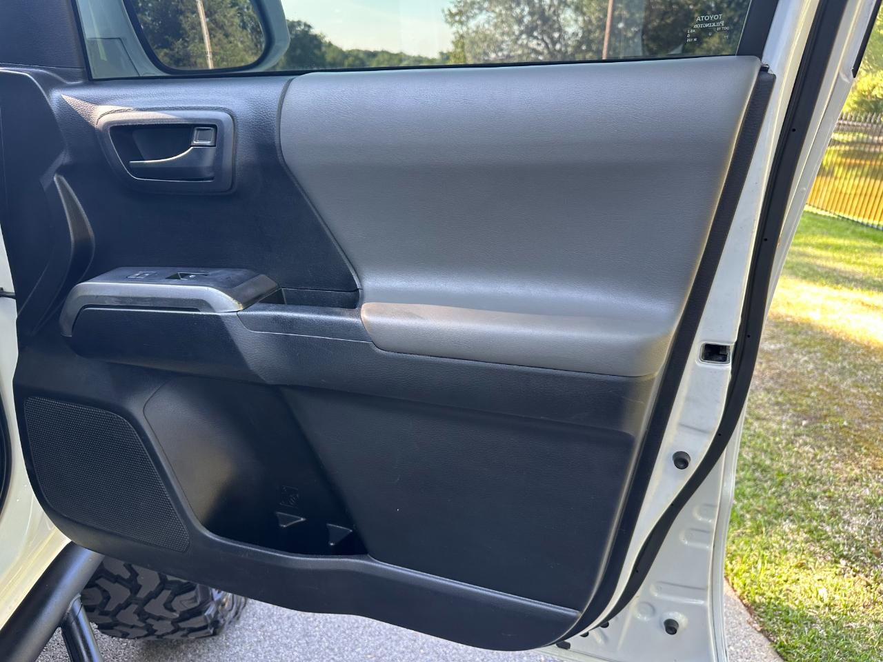 Toyota Tacoma 4WD SR5 Double Cab 5' Bed V6 AT (Natl) 2021
