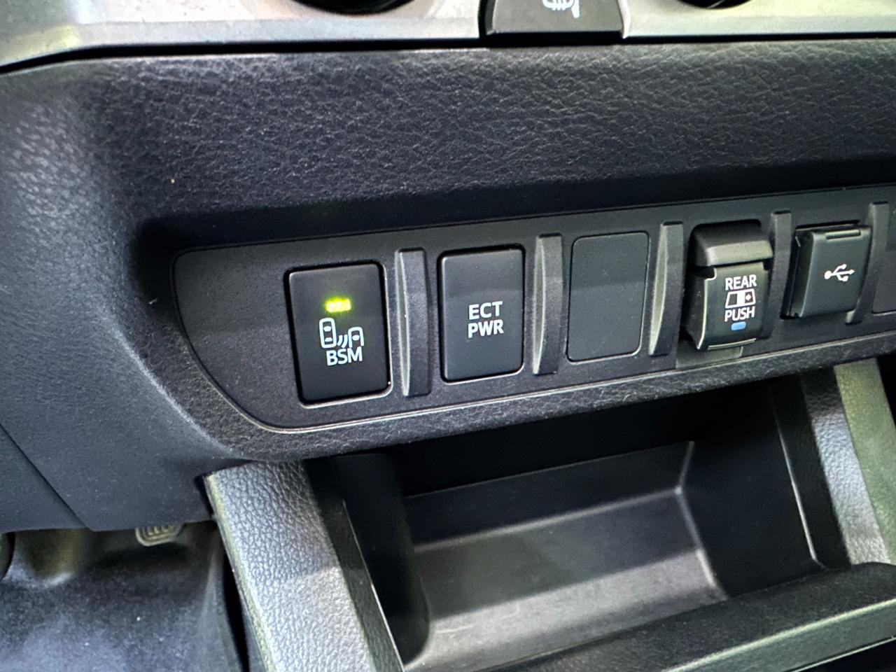 Toyota Tacoma 4WD SR5 Double Cab 5' Bed V6 AT (Natl) 2021