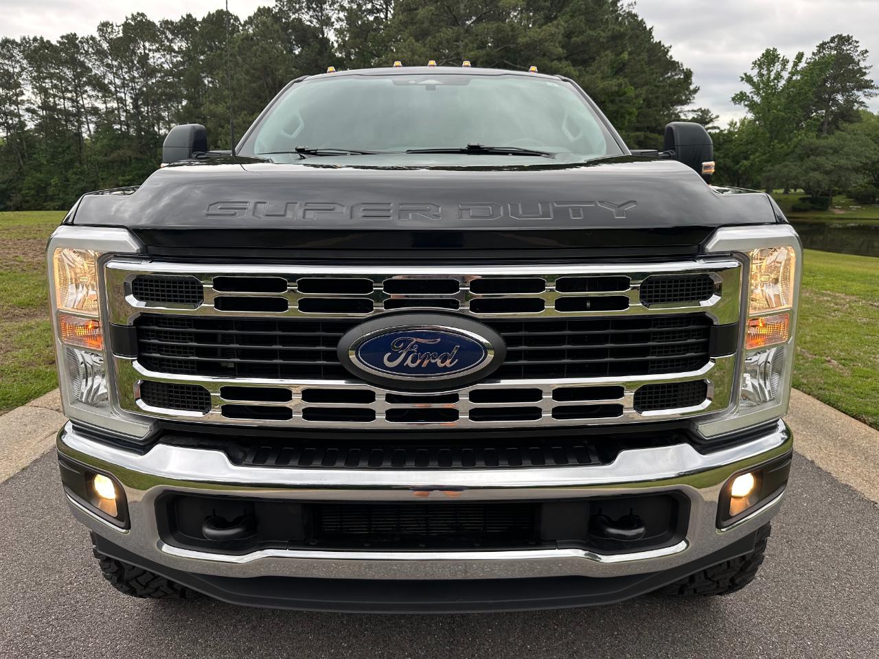 Ford Super Duty F-350 DRW XLT 4WD Crew Cab 8' Box 2024