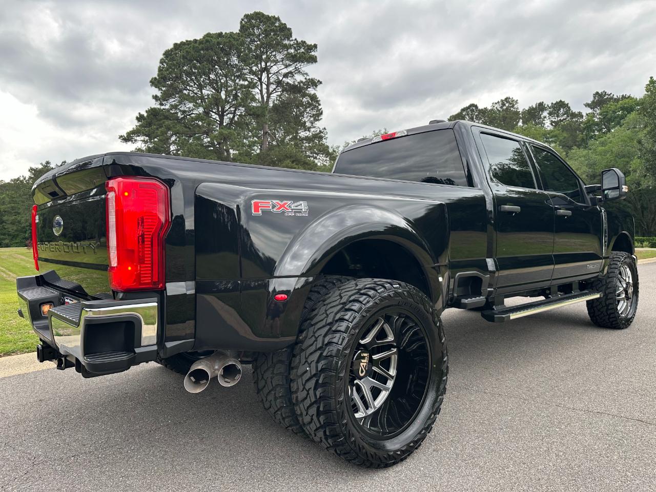 Ford Super Duty F-350 DRW XLT 4WD Crew Cab 8' Box 2024