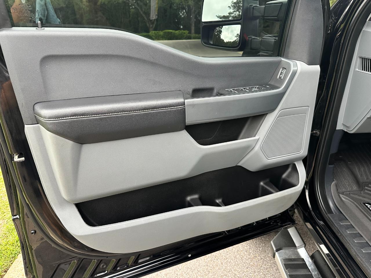 Ford Super Duty F-350 DRW XLT 4WD Crew Cab 8' Box 2024