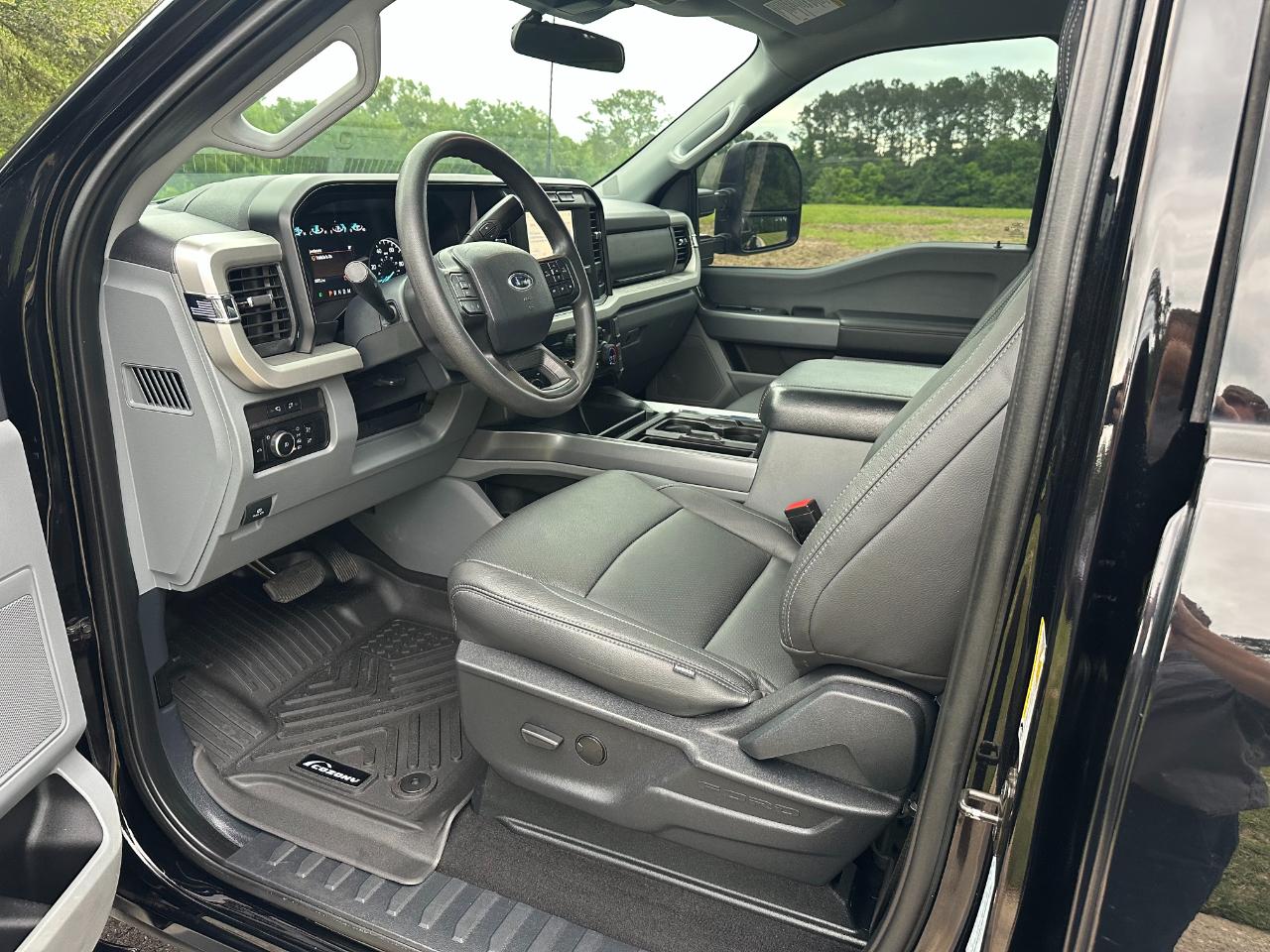 Ford Super Duty F-350 DRW XLT 4WD Crew Cab 8' Box 2024