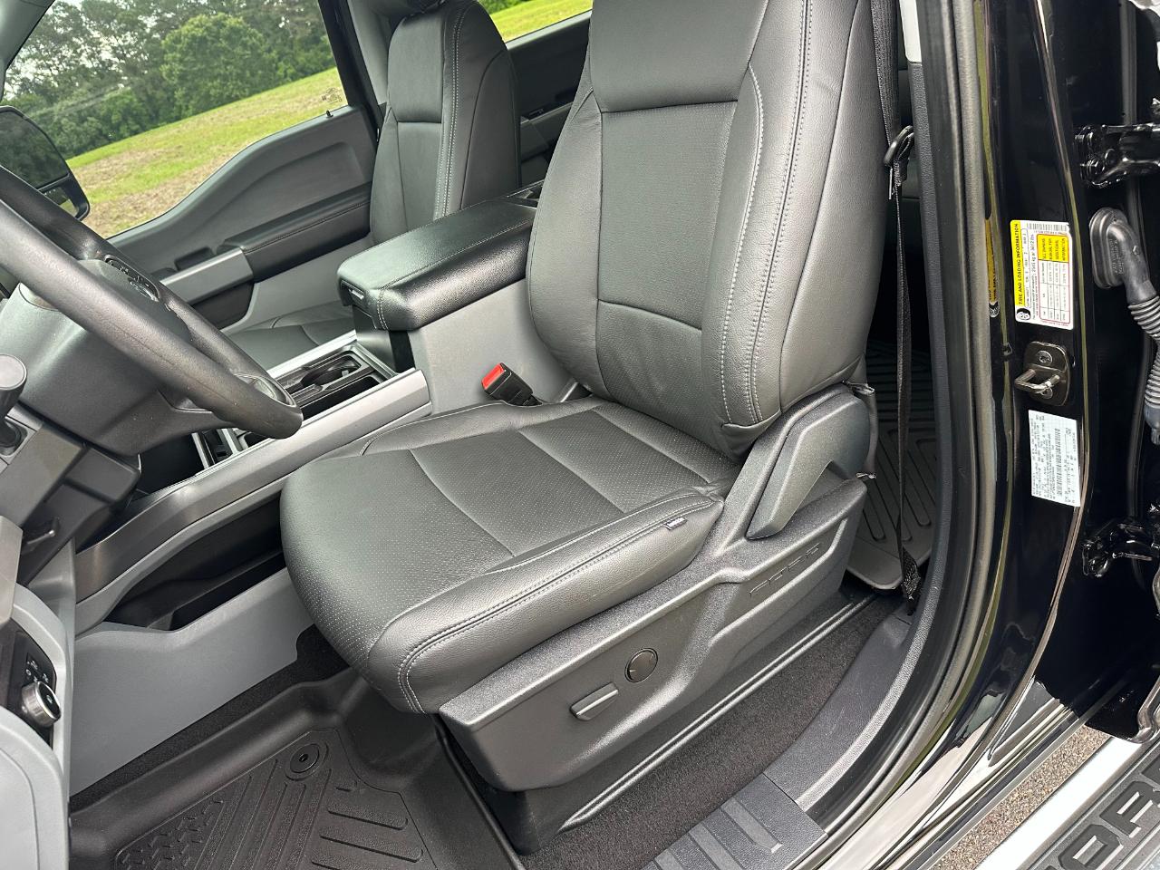 Ford Super Duty F-350 DRW XLT 4WD Crew Cab 8' Box 2024