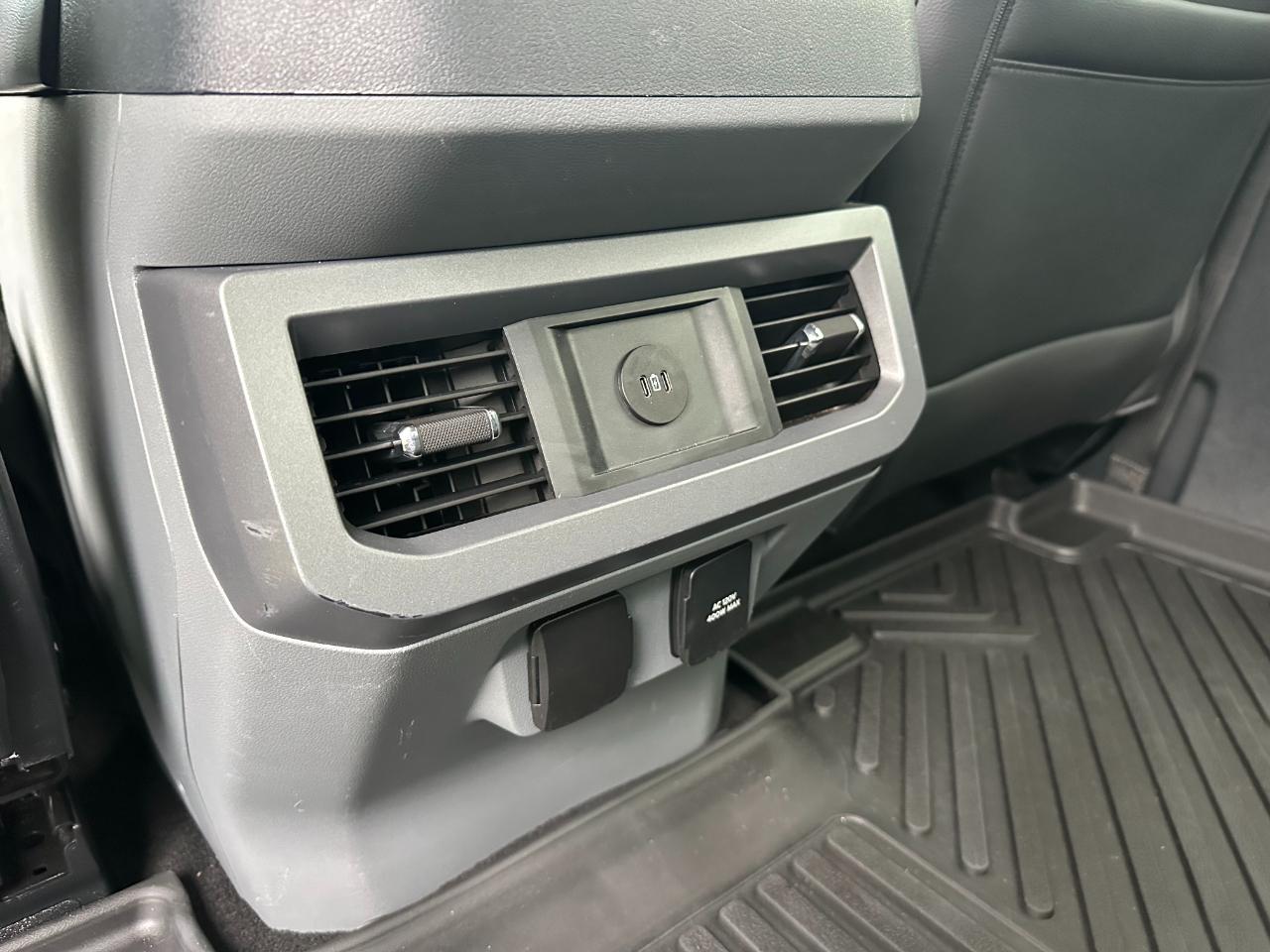 Ford Super Duty F-350 DRW XLT 4WD Crew Cab 8' Box 2024