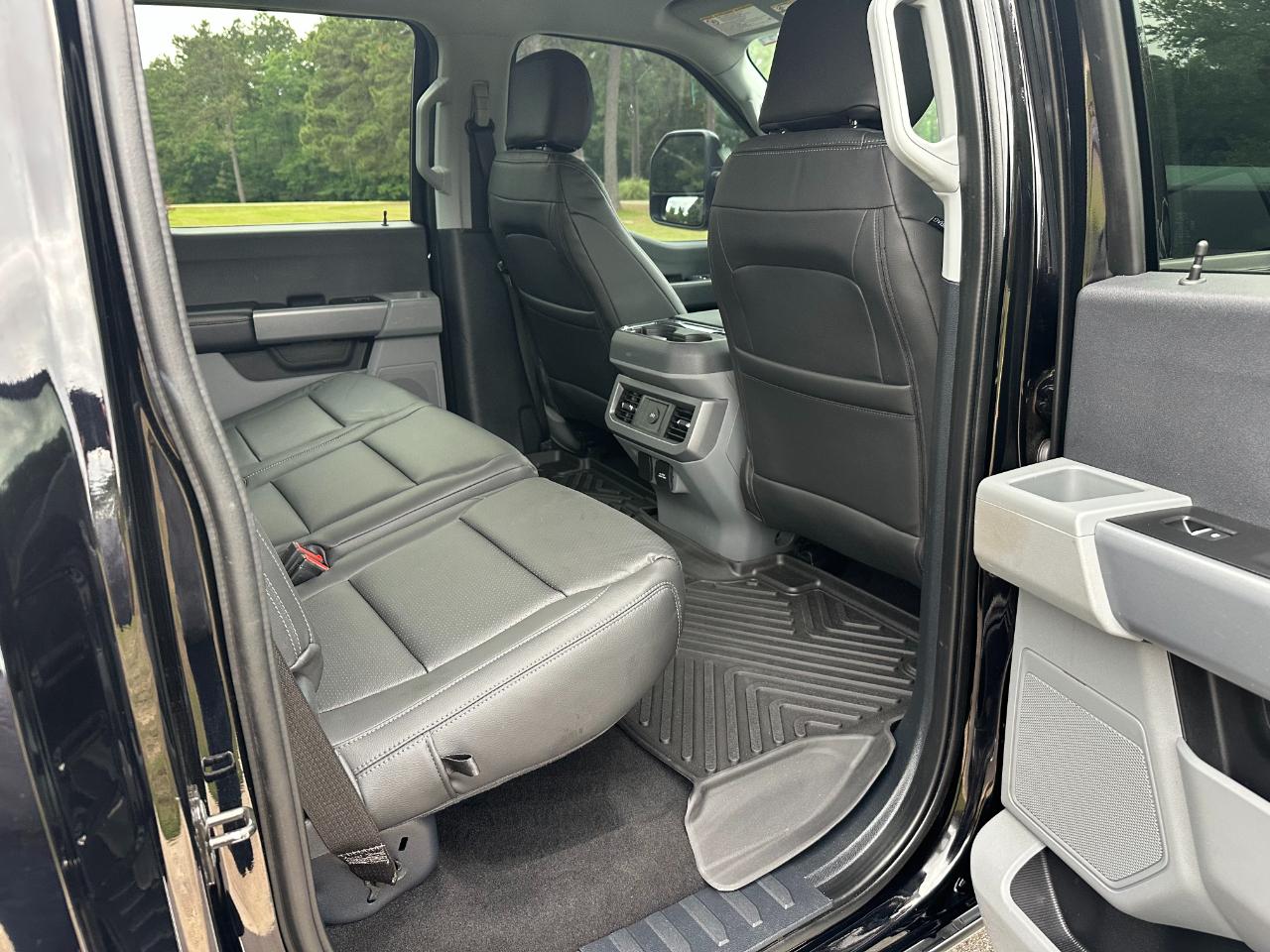 Ford Super Duty F-350 DRW XLT 4WD Crew Cab 8' Box 2024