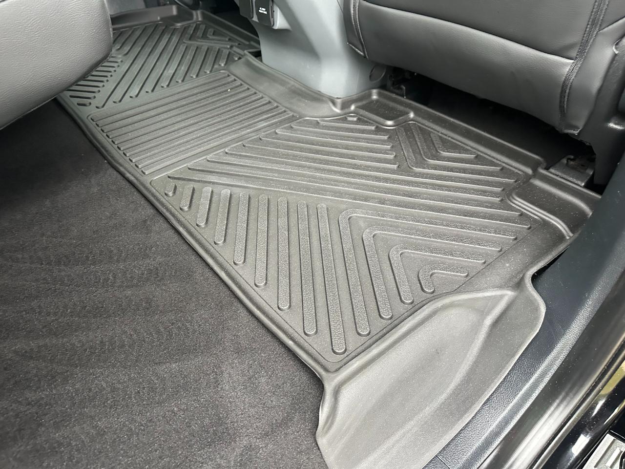 Ford Super Duty F-350 DRW XLT 4WD Crew Cab 8' Box 2024