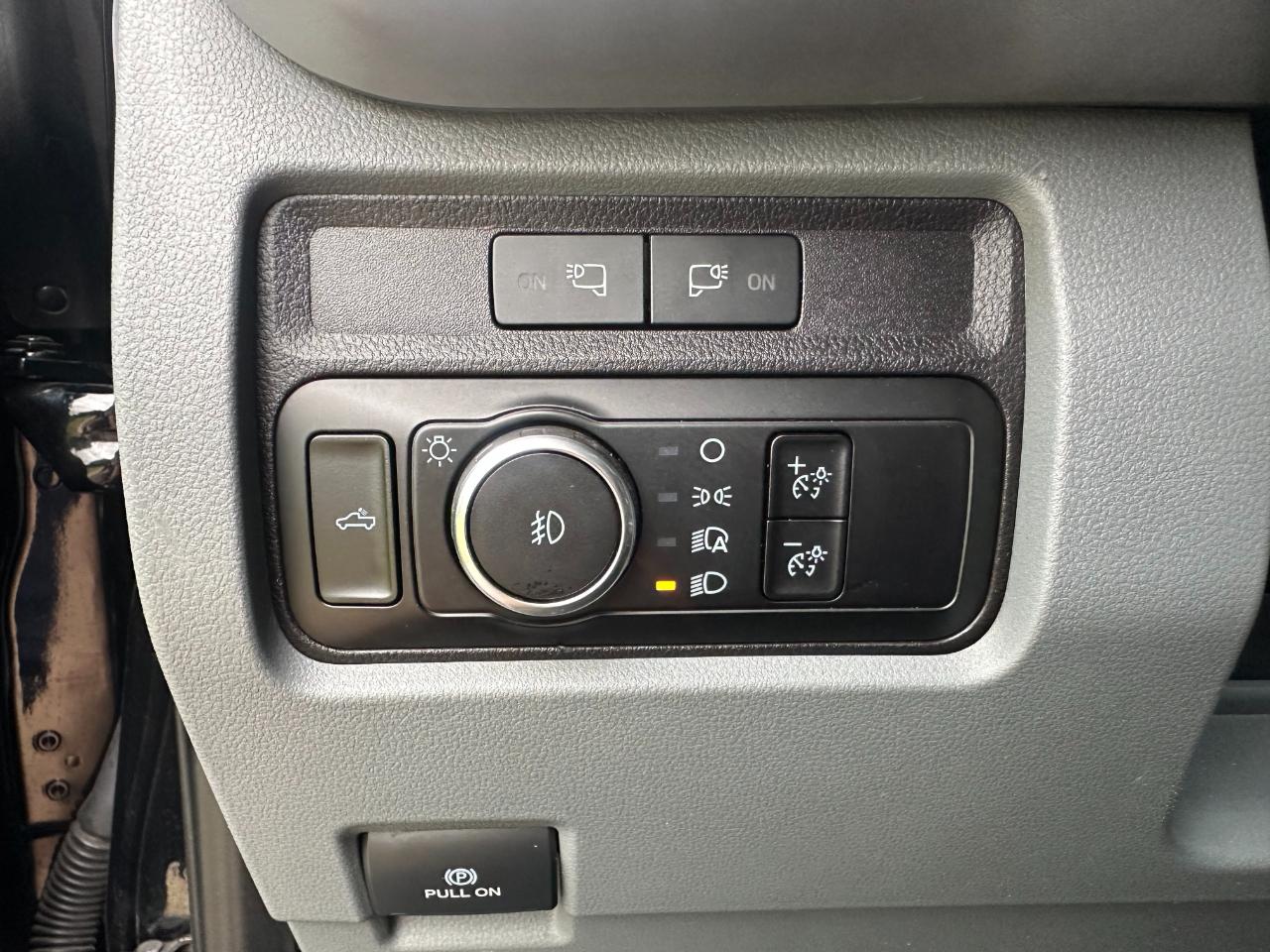Ford Super Duty F-350 DRW XLT 4WD Crew Cab 8' Box 2024