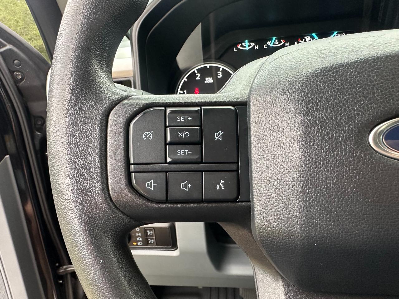 Ford Super Duty F-350 DRW XLT 4WD Crew Cab 8' Box 2024