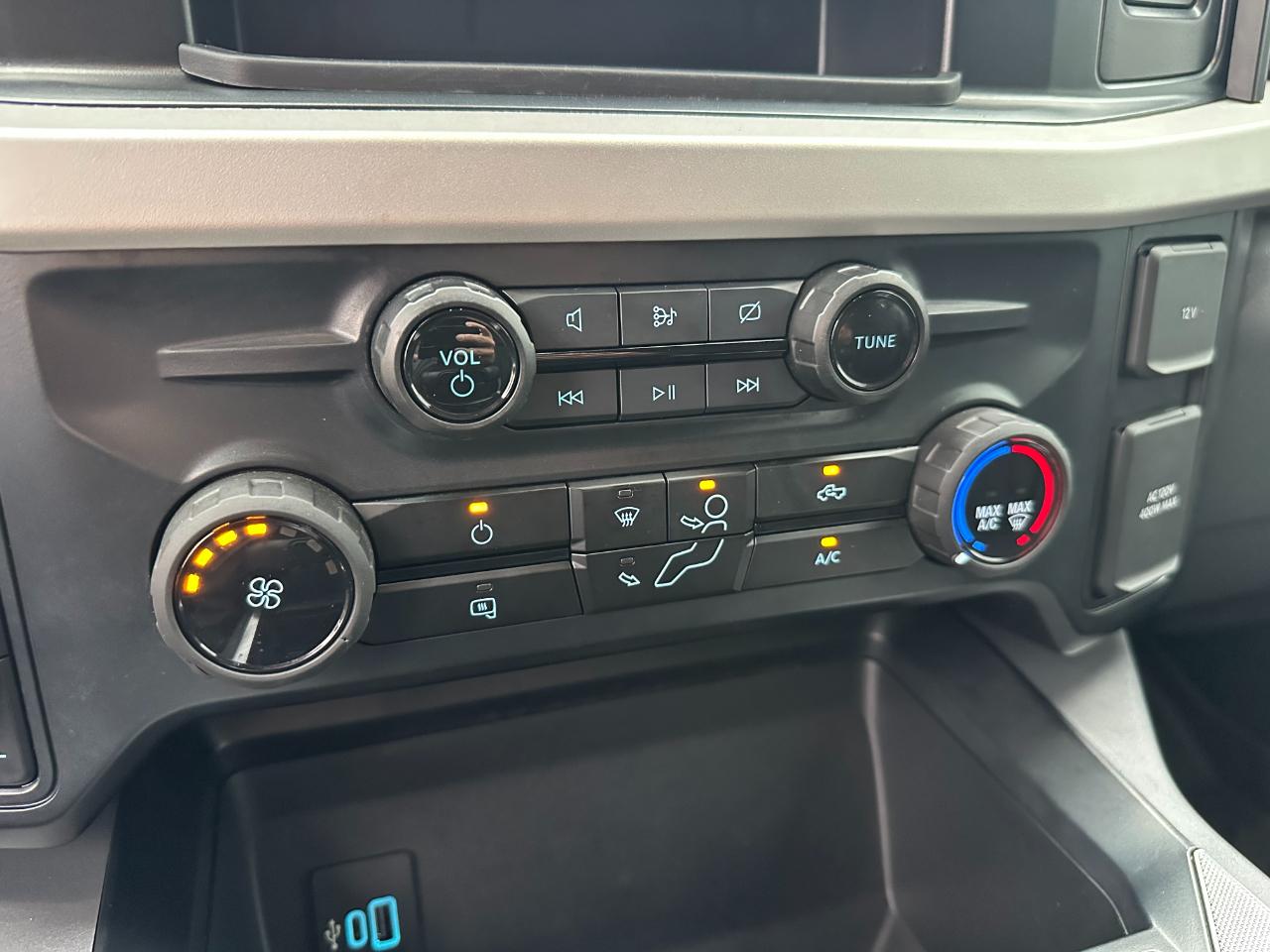 Ford Super Duty F-350 DRW XLT 4WD Crew Cab 8' Box 2024