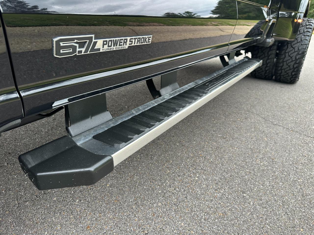 Ford Super Duty F-350 DRW XLT 4WD Crew Cab 8' Box 2024