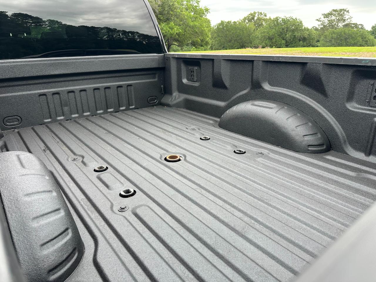Ford Super Duty F-350 DRW XLT 4WD Crew Cab 8' Box 2024