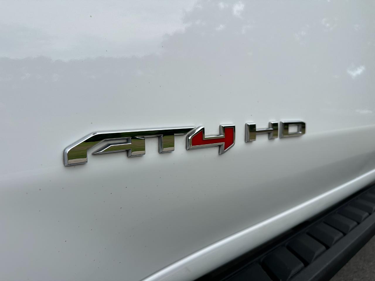 GMC Sierra 2500HD 4WD Crew Cab 159" AT4 2024