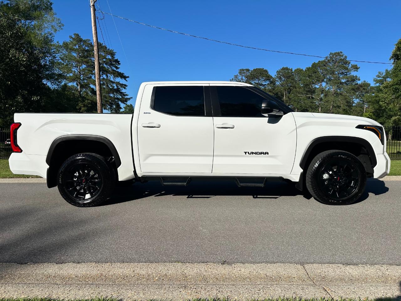 Toyota Tundra 4WD SR5 CrewMax 5.5' Bed (Natl) 2026