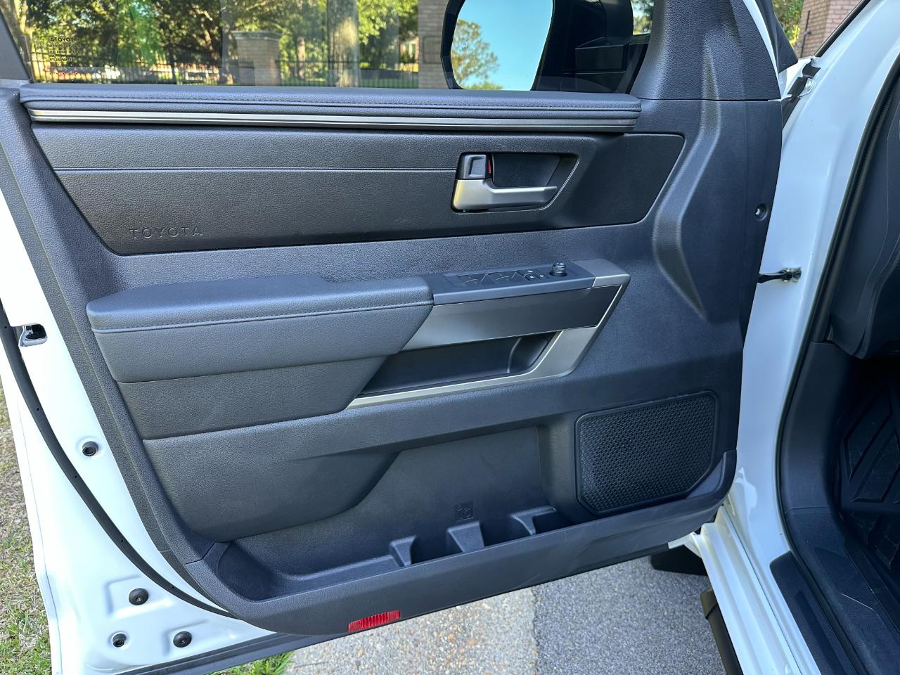Toyota Tundra 4WD SR5 CrewMax 5.5' Bed (Natl) 2026