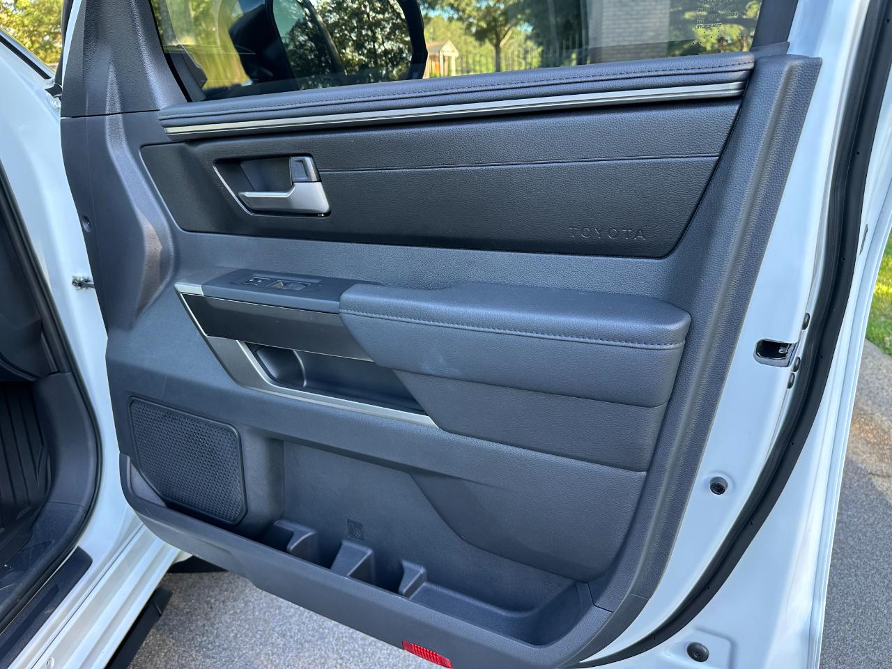 Toyota Tundra 4WD SR5 CrewMax 5.5' Bed (Natl) 2026